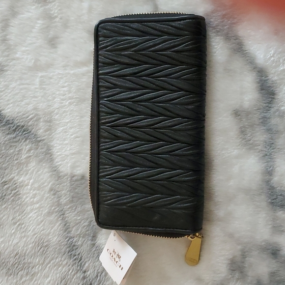 COACH - Picture 2 of 4